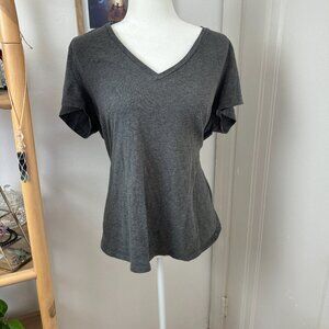 💕3 for $15💕 Everlane Grey V-Neck XL 💕3 for $15💕